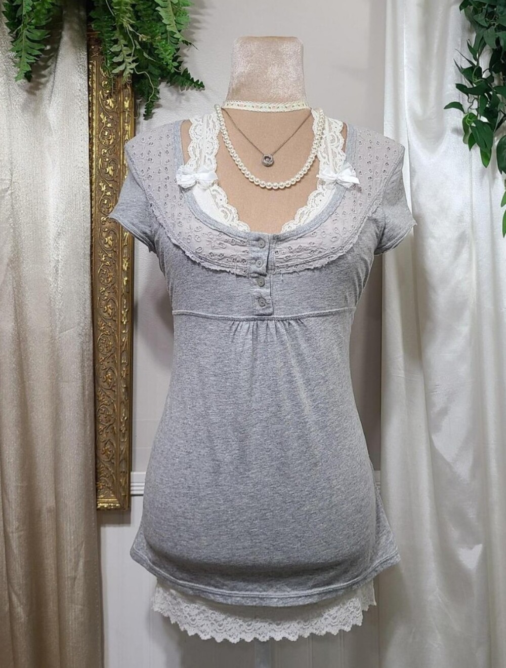 ♡ Y2K ♡ Aeropostale Grey Eyelet Lace Babydoll Henley Milkmaid Short Sleeve Top